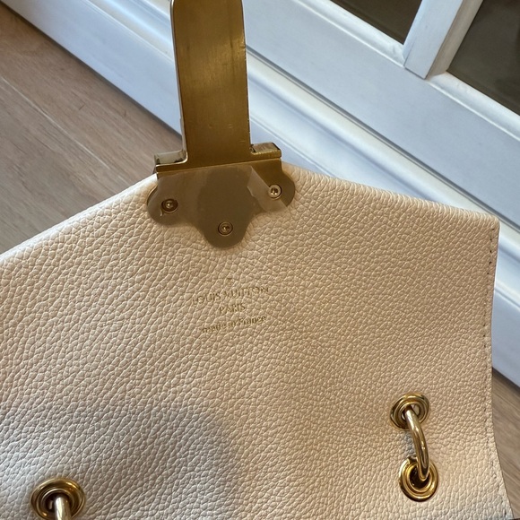 LOUIS VUITTON Damier Ebene Clapton Backpack in Creme. - Picture 12 of 14